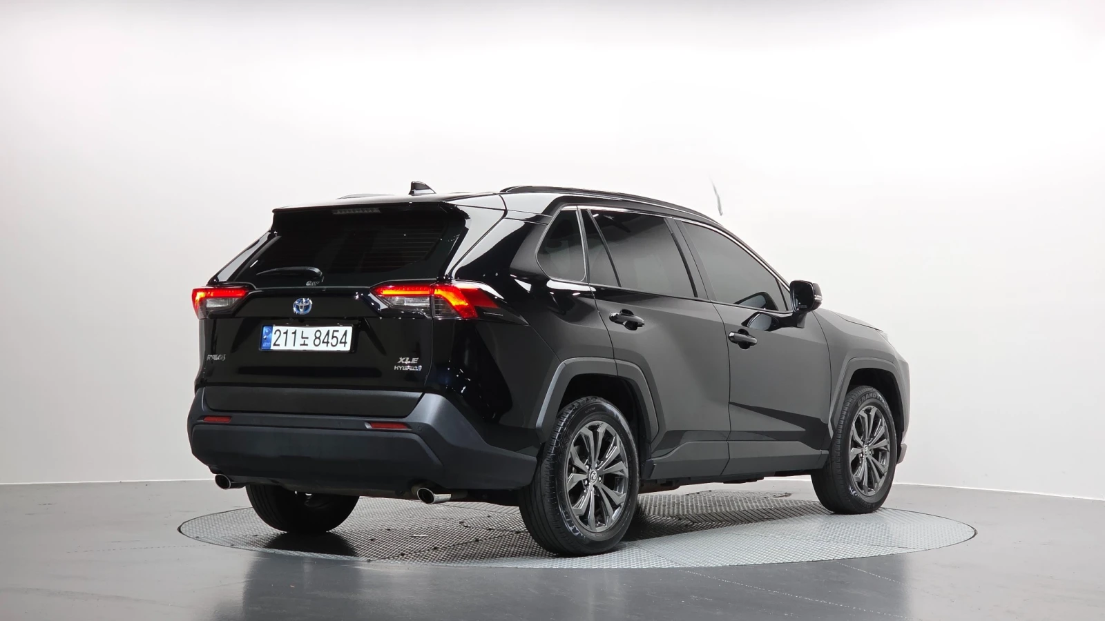 Toyota Rav4 2.5 XLE Hybrid 2WD, снимка 2 - Автомобили и джипове - 56102588