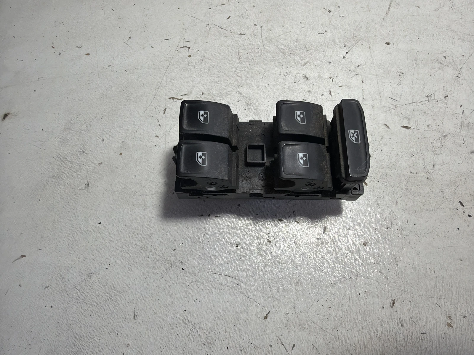 копче ел. стъкла 5G0959857D Skoda Superb