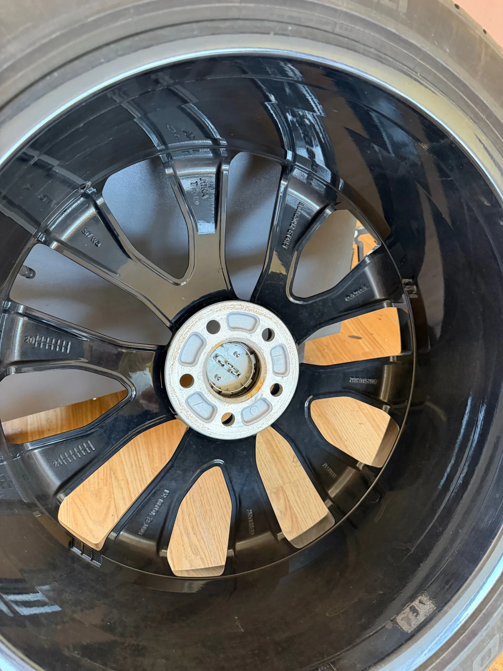 Гуми с джанти Pirelli 245/45R20, снимка 4 - Гуми и джанти - 55734997