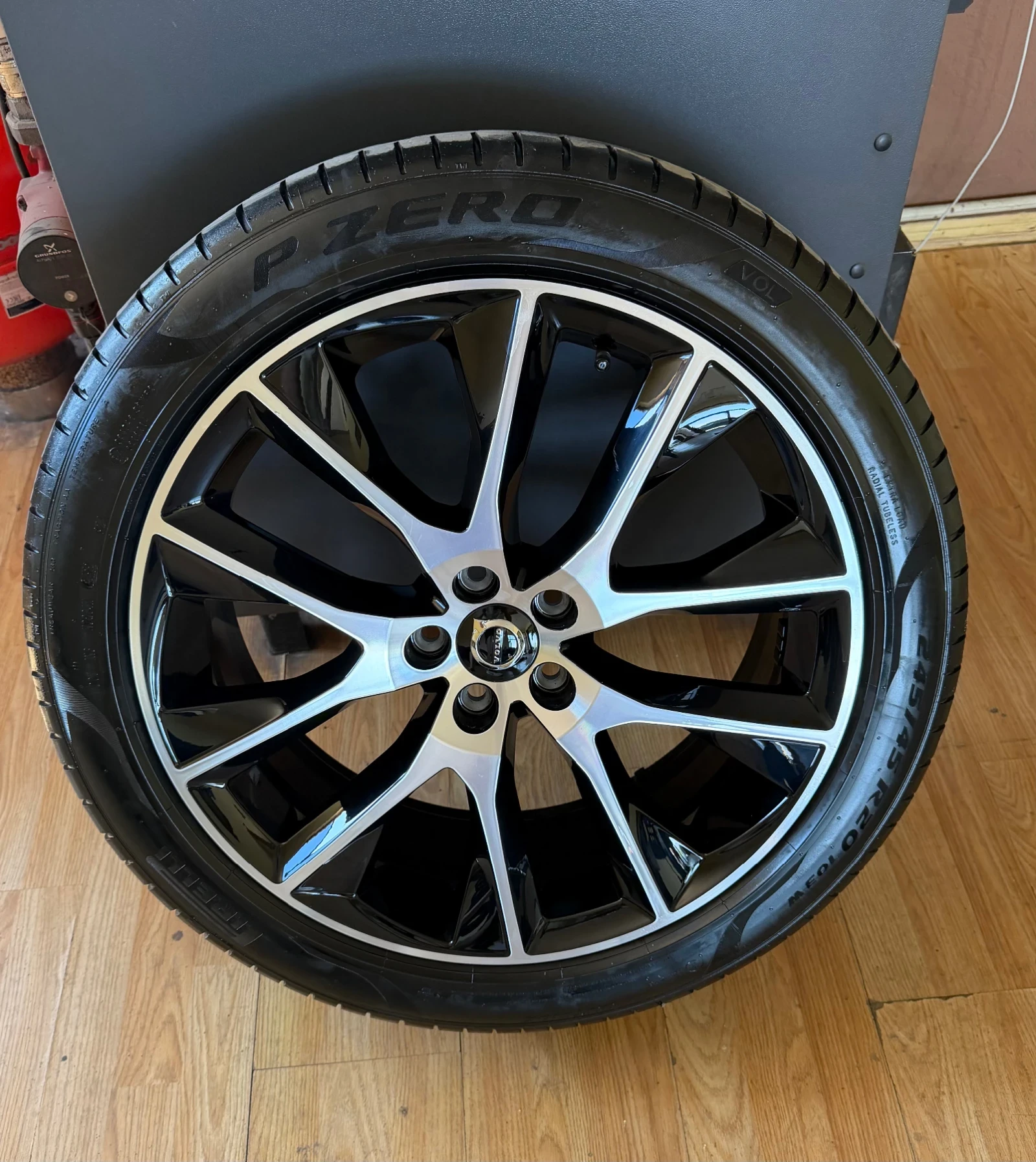 Гуми с джанти Pirelli 245/45R20