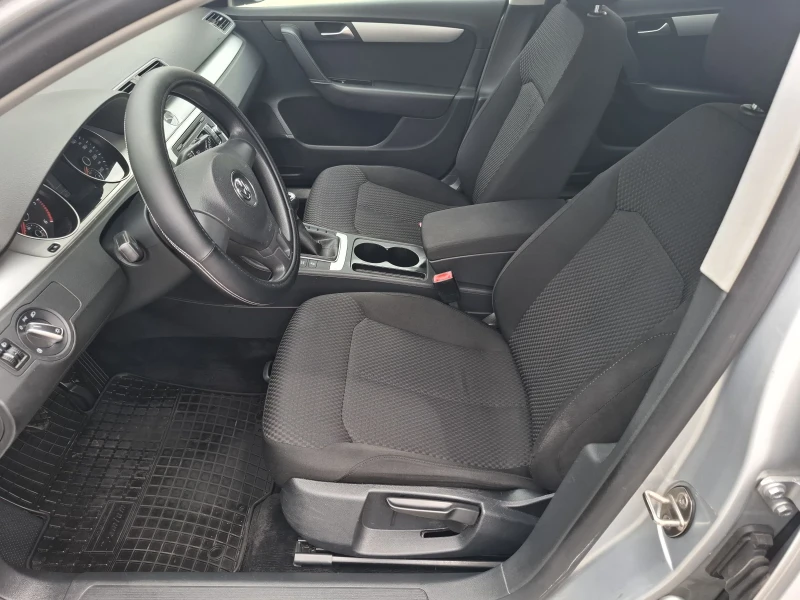 VW Passat 1.6 TDI, снимка 6 - Автомобили и джипове - 51052290