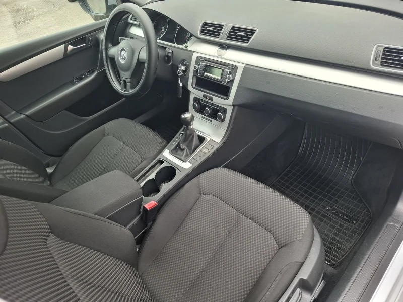 VW Passat 1.6 TDI, снимка 11 - Автомобили и джипове - 51052290