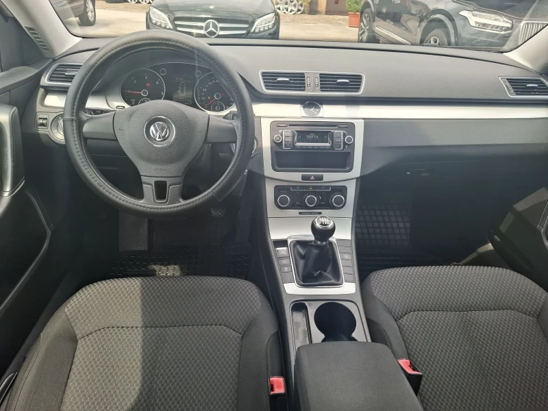 VW Passat 1.6 TDI, снимка 8 - Автомобили и джипове - 51052290