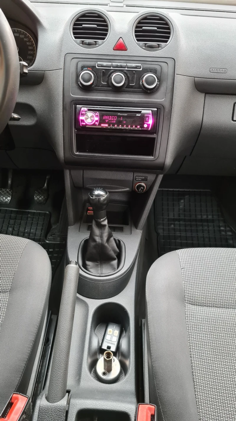 VW Caddy, снимка 12 - Автомобили и джипове - 52205172