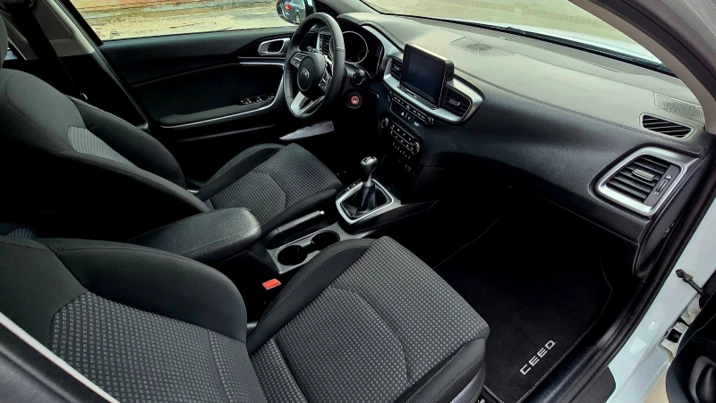 Kia Ceed 1.6, снимка 7 - Автомобили и джипове - 52554216