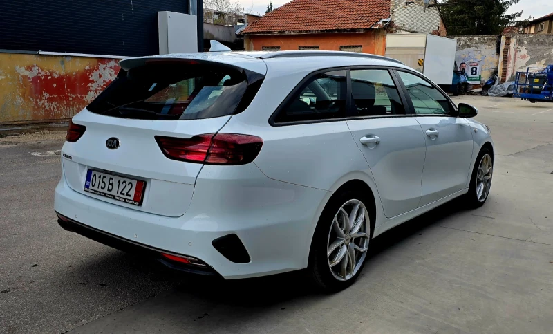 Kia Ceed 1.6, снимка 4 - Автомобили и джипове - 52554216