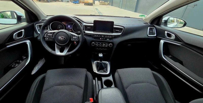 Kia Ceed 1.6, снимка 5 - Автомобили и джипове - 52554216