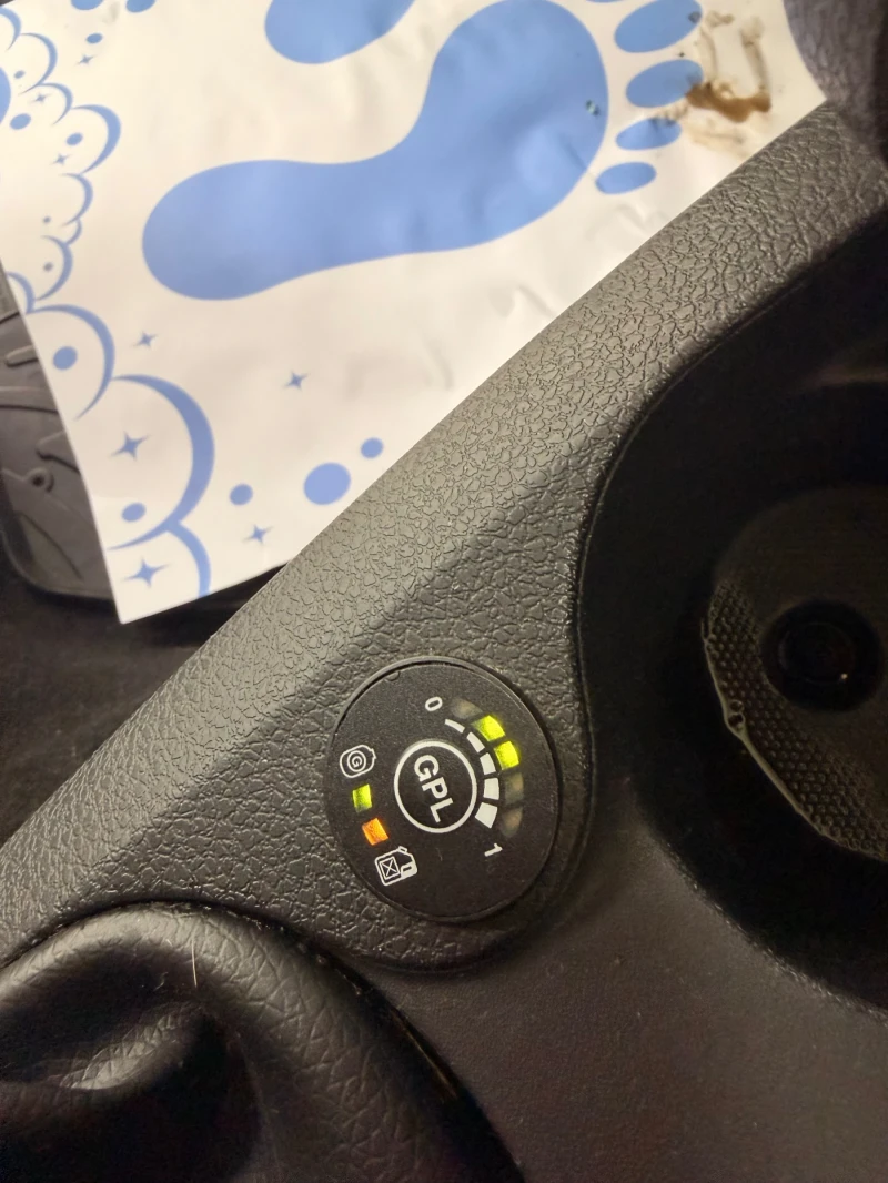 Dacia Sandero * 1.2 ГАЗ* * КЛИМАТИК* AвтоКредит * (НАЛИЧНА В БГ), снимка 15 - Автомобили и джипове - 53354799