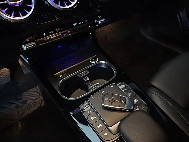 Mercedes-Benz A 220, снимка 10 - Автомобили и джипове - 56016709