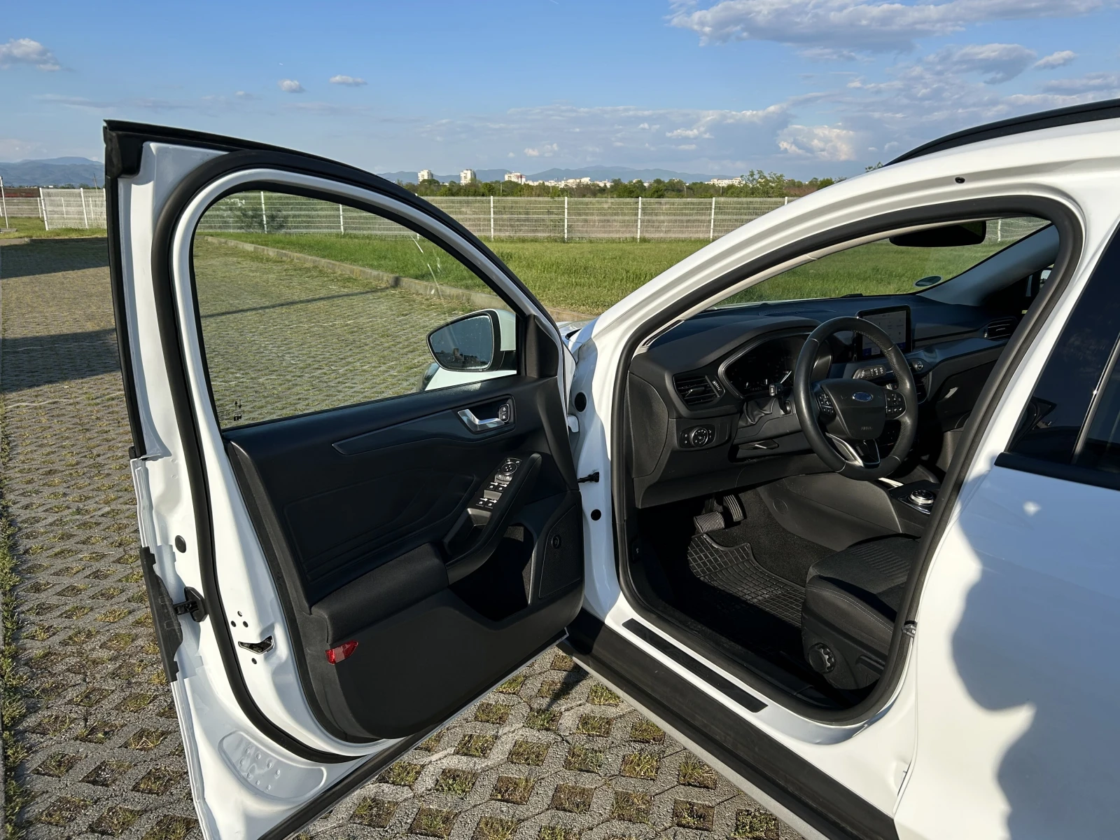Ford Focus Active/2.0TDCi/AUTO/1 собств./пълна серв.история - изображение 10