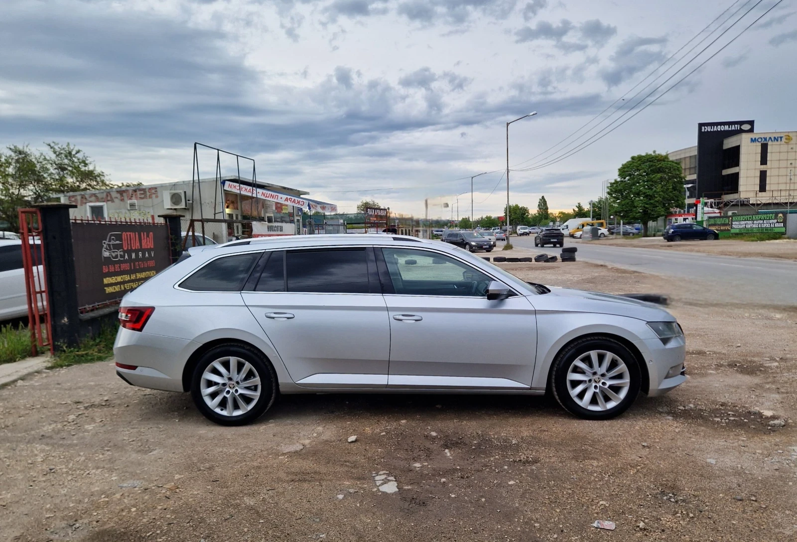 Skoda Superb Фулл Екстри / Лизинг / Бартер /Автомат  - изображение 4