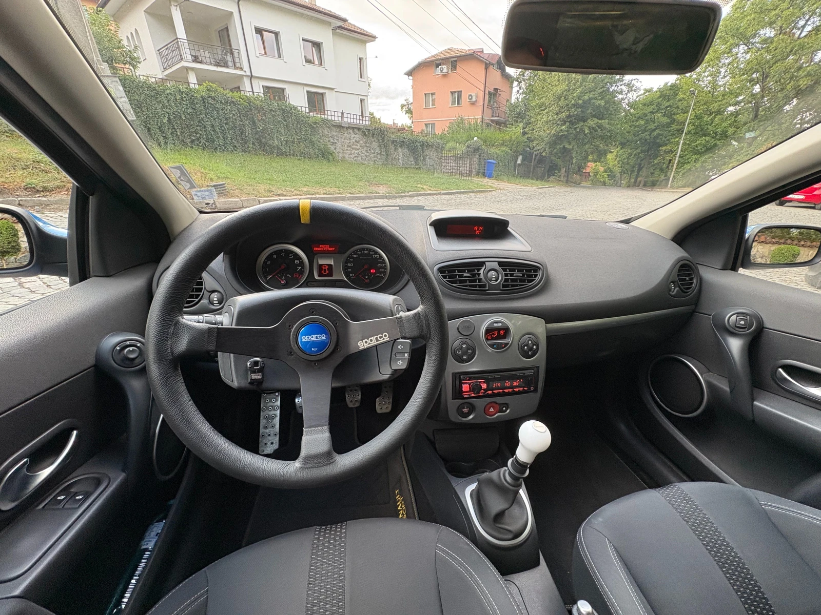 Renault Clio RS 197 - изображение 10
