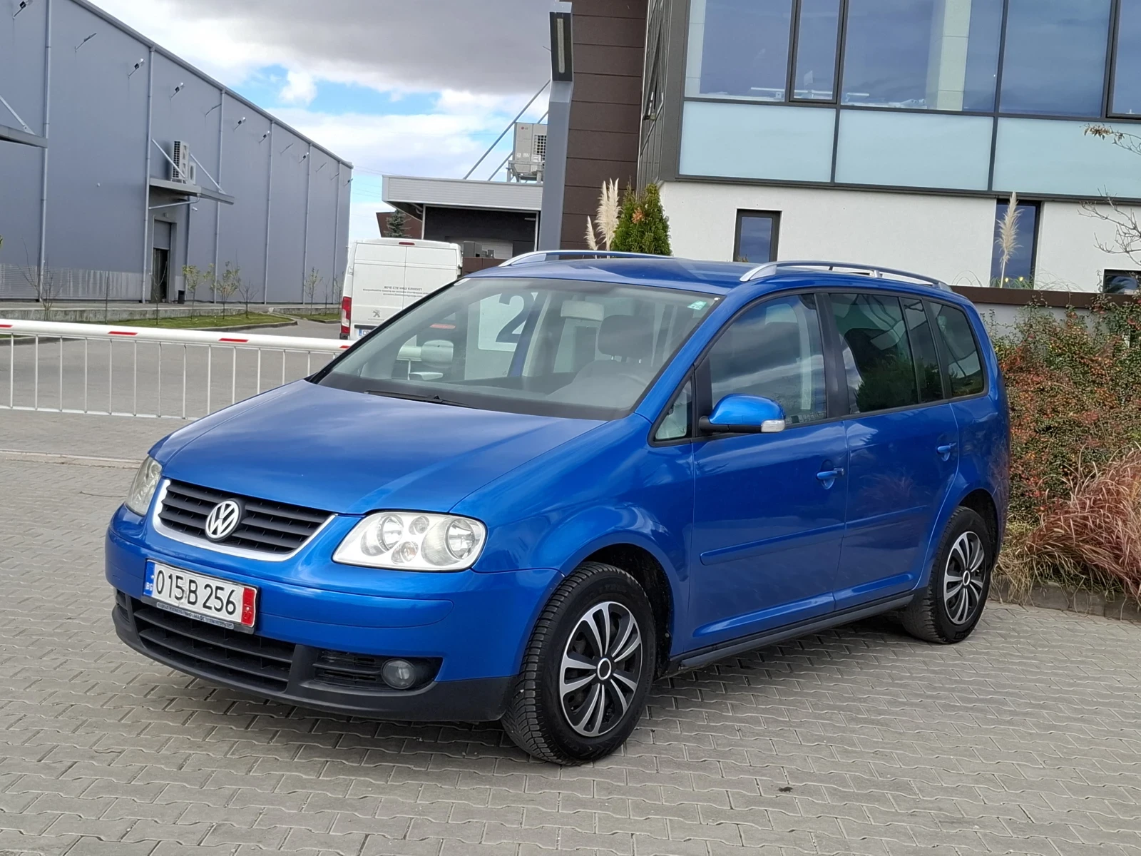 VW Touran 1.9TDI* (101кс)* 6-СКОРОСТИ* HOB ВНОС*  - изображение 4