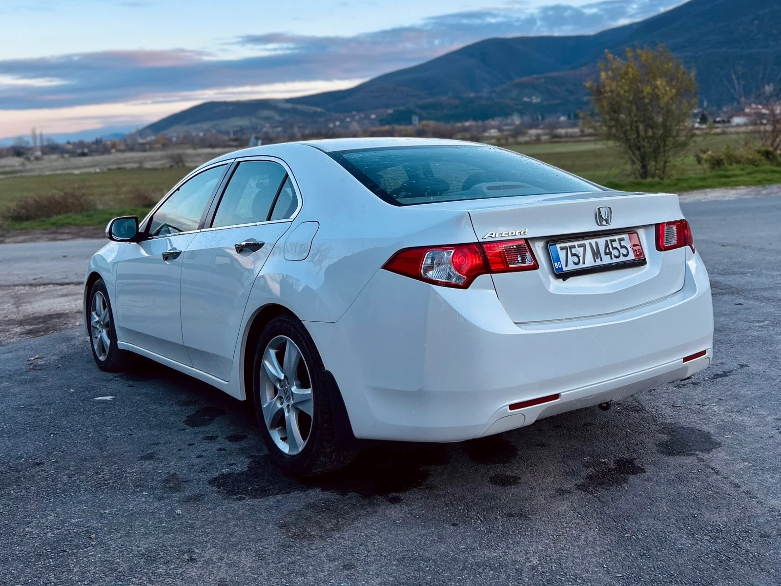 Honda Accord Бяла ПЕРЛА - изображение 4