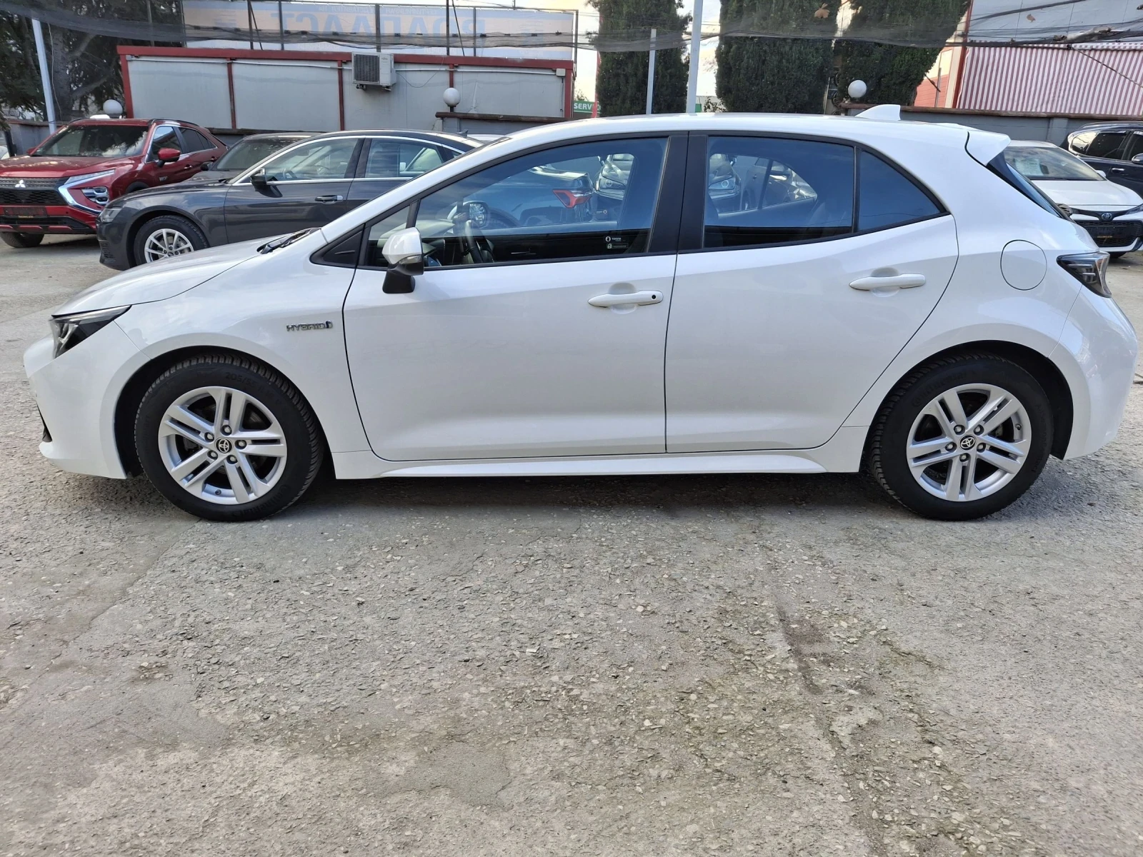Toyota Corolla 1.8 Hybrid Гаранция - изображение 8
