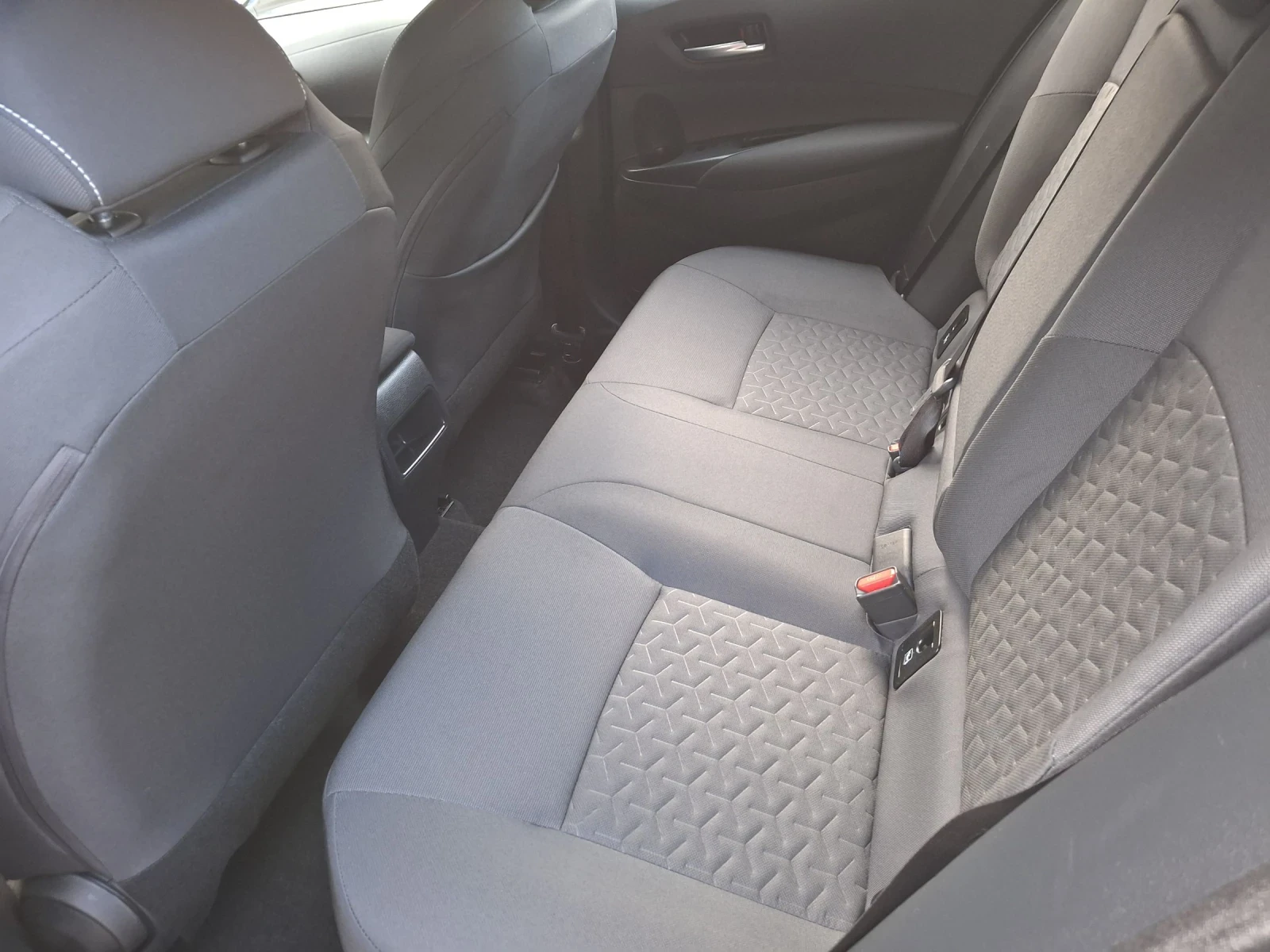 Toyota Corolla 1.8 Hybrid Гаранция - изображение 9