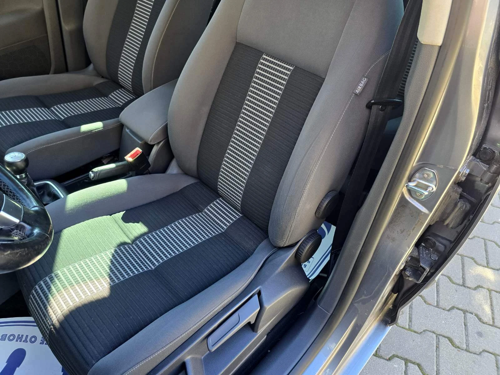 VW Golf Plus 1.6i/ПАРКТРОНИК/NAVI - изображение 9