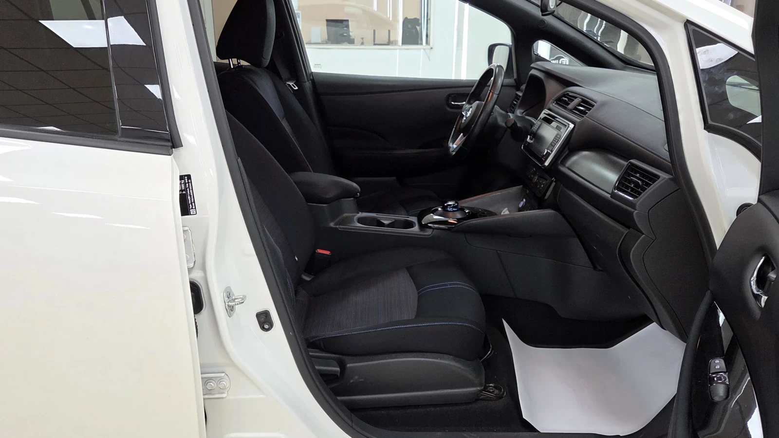 Nissan Leaf  42KWh/ЗАВЕРЕНА СЕРВИЗНА КНИЖКА - изображение 10