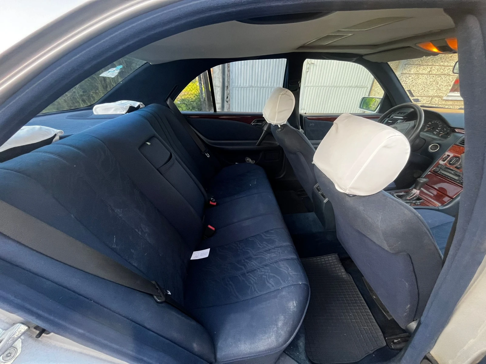 Mercedes-Benz E 220, снимка 6 - Автомобили и джипове - 54348041