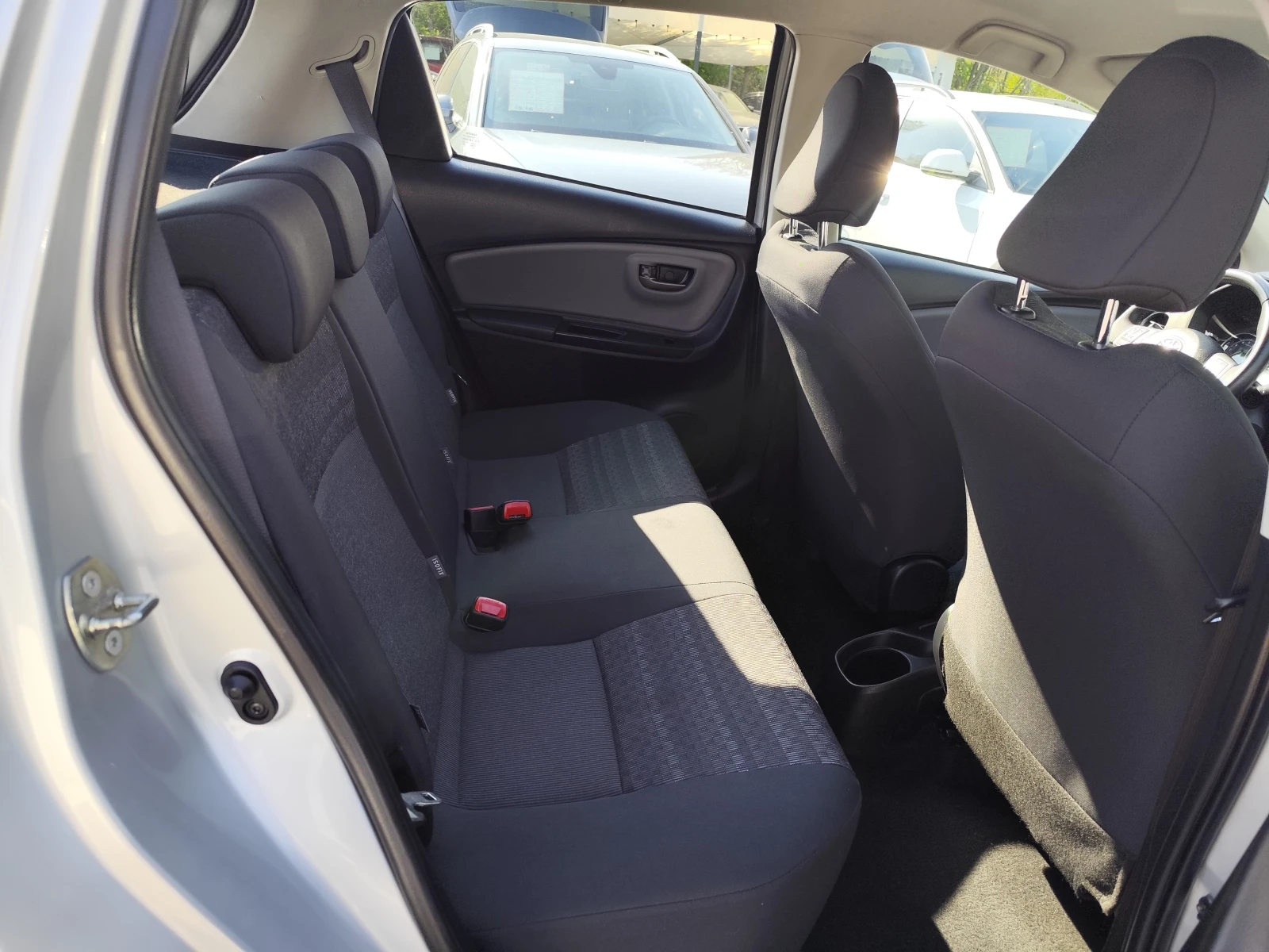 Toyota Yaris 1.4D-4D* EURO6B* CAMERA* , снимка 12 - Автомобили и джипове - 54350945