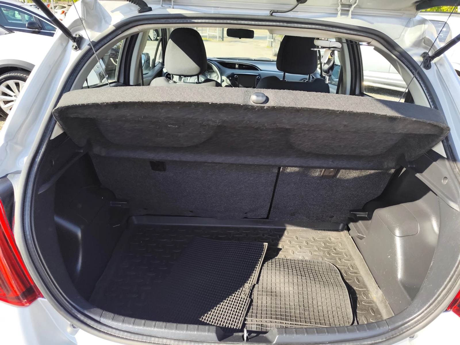 Toyota Yaris 1.4D-4D* EURO6B* CAMERA* , снимка 14 - Автомобили и джипове - 54350945