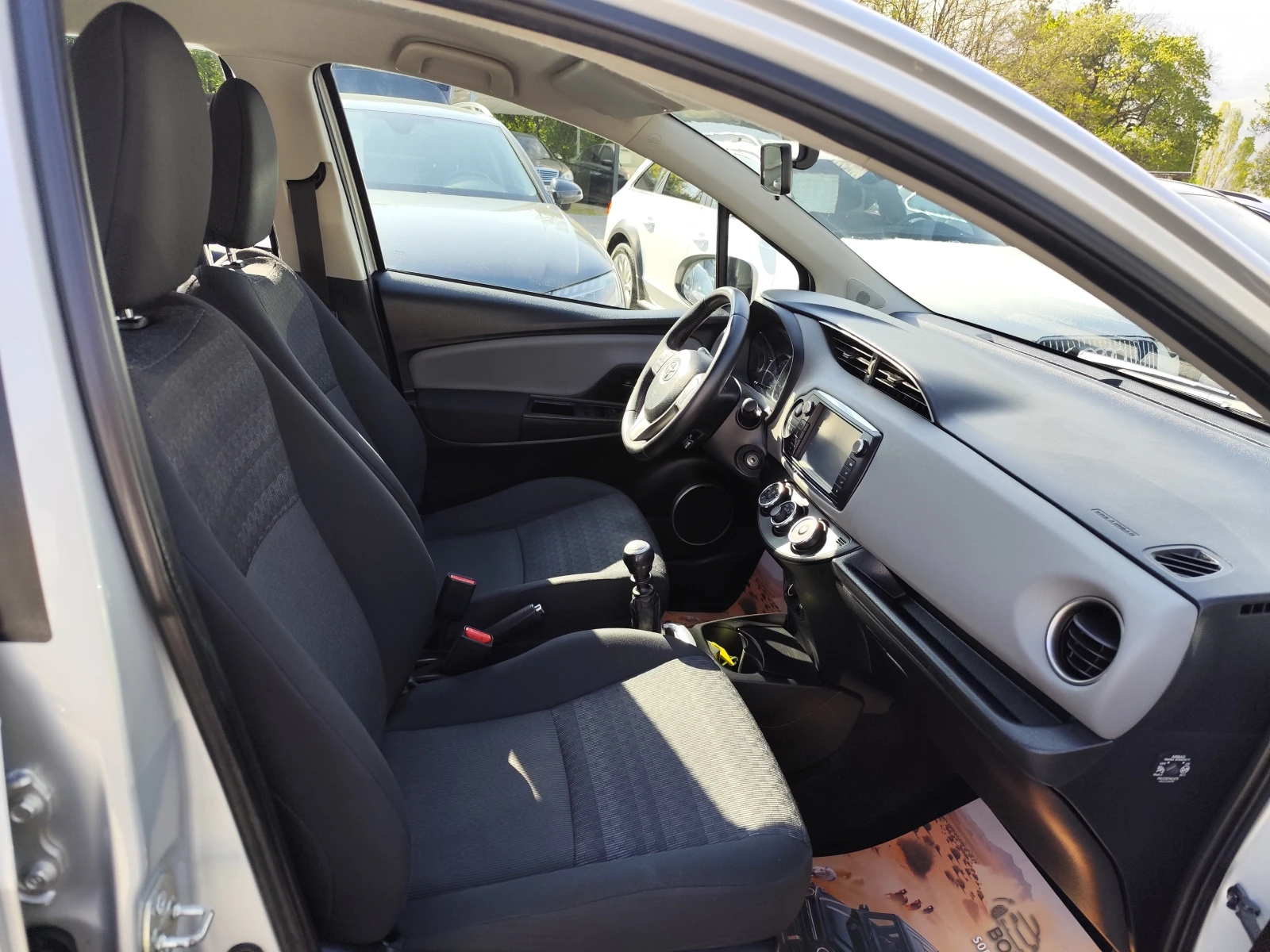 Toyota Yaris 1.4D-4D* EURO6B* CAMERA* , снимка 13 - Автомобили и джипове - 54350945