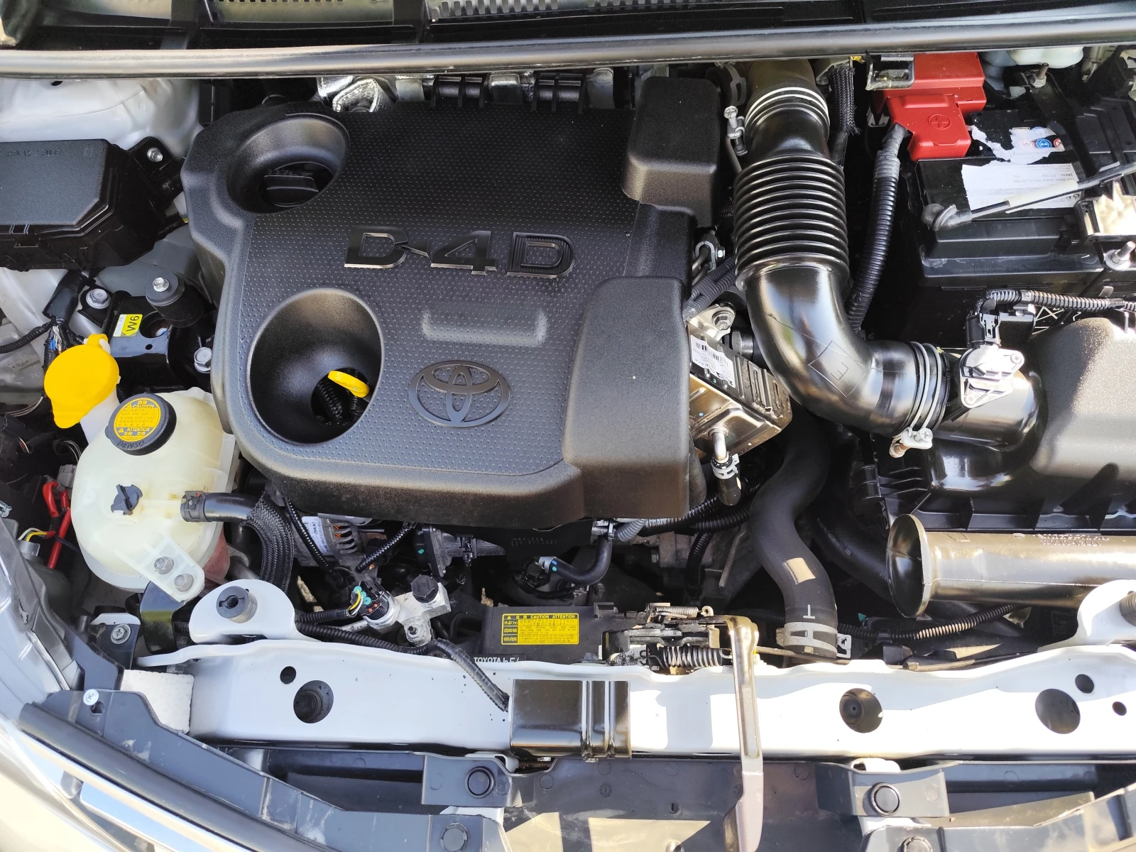 Toyota Yaris 1.4D-4D* EURO6B* CAMERA* , снимка 15 - Автомобили и джипове - 54350945