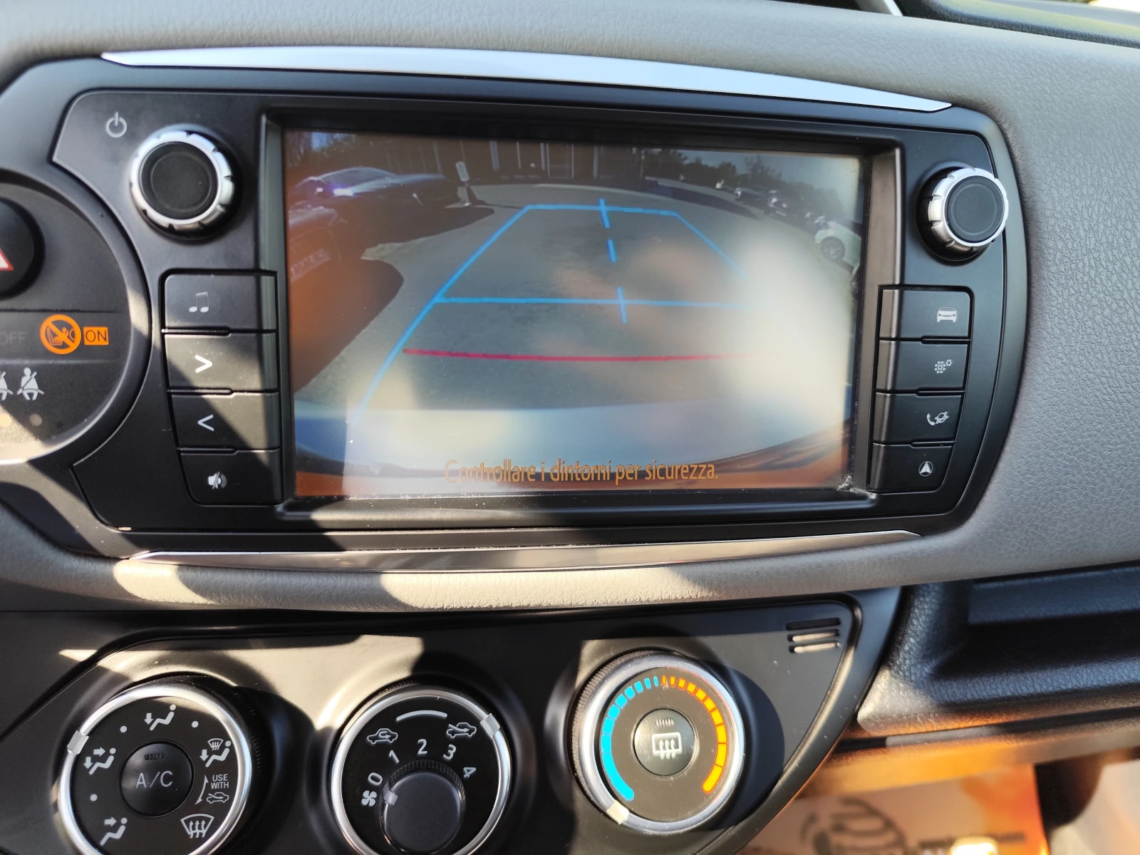 Toyota Yaris 1.4D-4D* EURO6B* CAMERA* , снимка 11 - Автомобили и джипове - 54350945