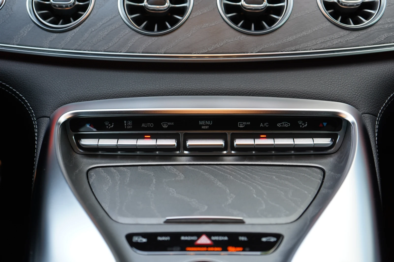 Mercedes-Benz AMG GT 43* BURMESTER* 53 OPTIC* AIRMATIC* 360* KEYLESS* В, снимка 13 - Автомобили и джипове - 54818929