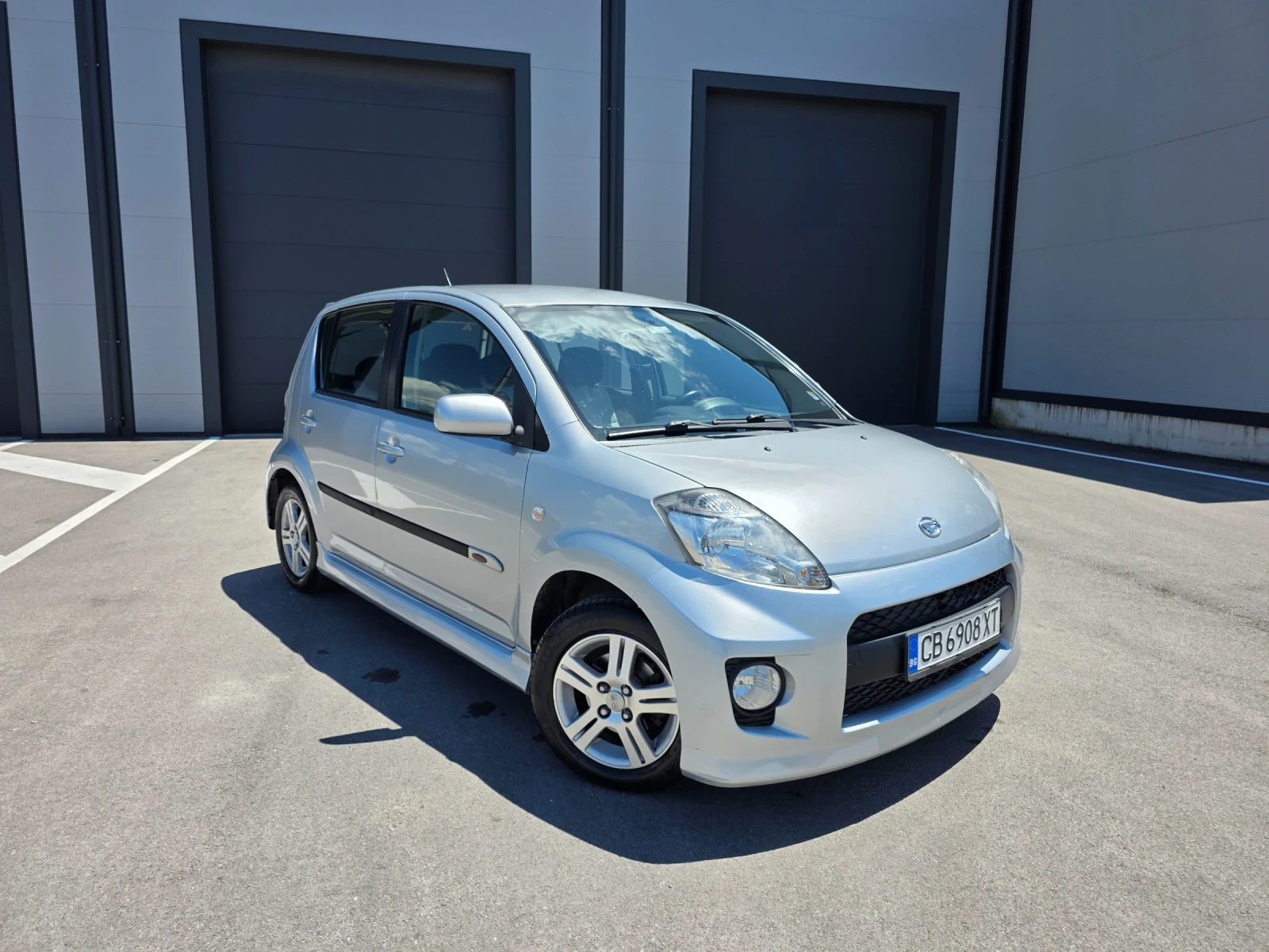 Daihatsu Sirion 1.3 Sport 4x4 Газ Автоматик Facelift, снимка 2 - Автомобили и джипове - 54901830