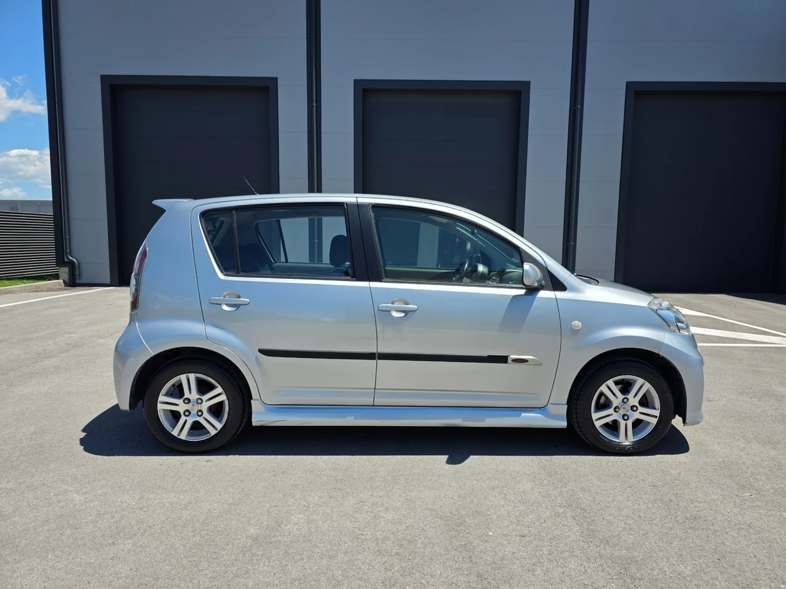 Daihatsu Sirion 1.3 Sport 4x4 Газ Автоматик Facelift, снимка 8 - Автомобили и джипове - 54901830