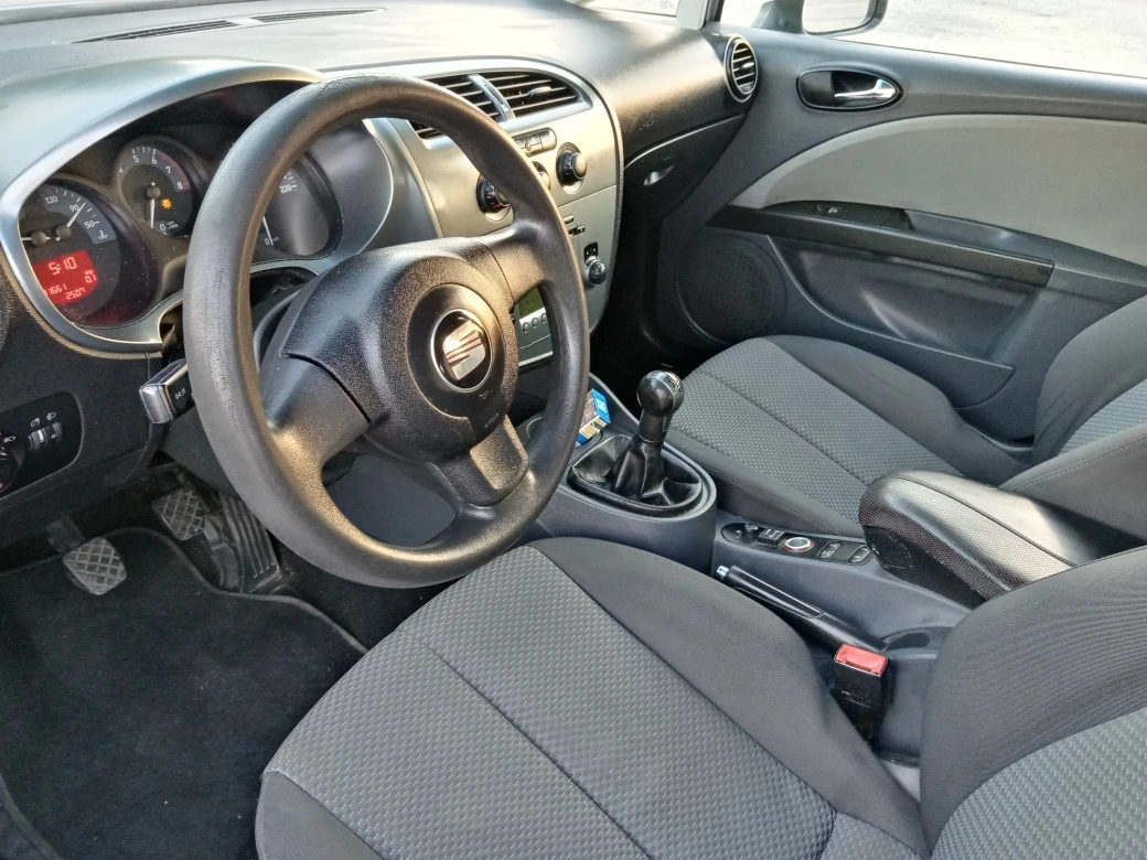 Seat Leon 1.6i, 102к, B/Газ, снимка 9 - Автомобили и джипове - 55083137