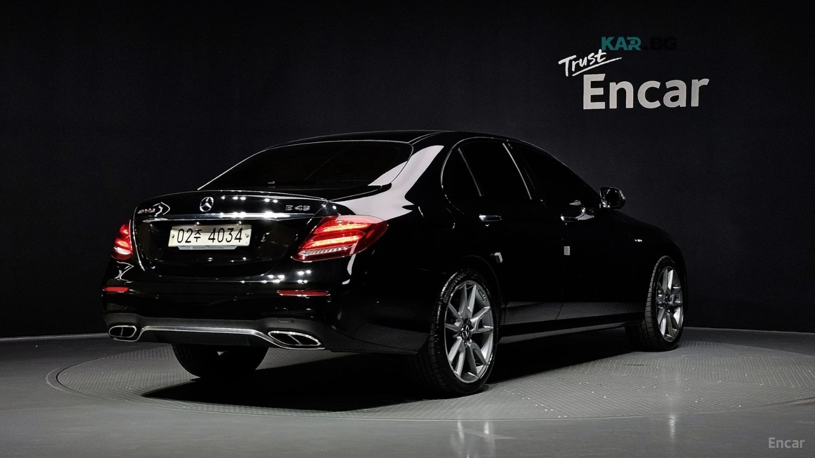 Mercedes-Benz E 43 AMG 4MATIC* КОЖА* ПОДГРЕВ* ОБДУХВ* BURMASTER* PANO* 36, снимка 2 - Автомобили и джипове - 55417105