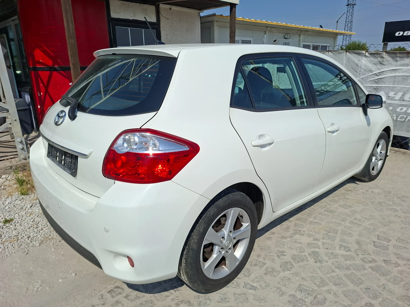 Toyota Auris 1.6i/НАВИ/6СК/2012/194000км, снимка 2 - Автомобили и джипове - 55920211