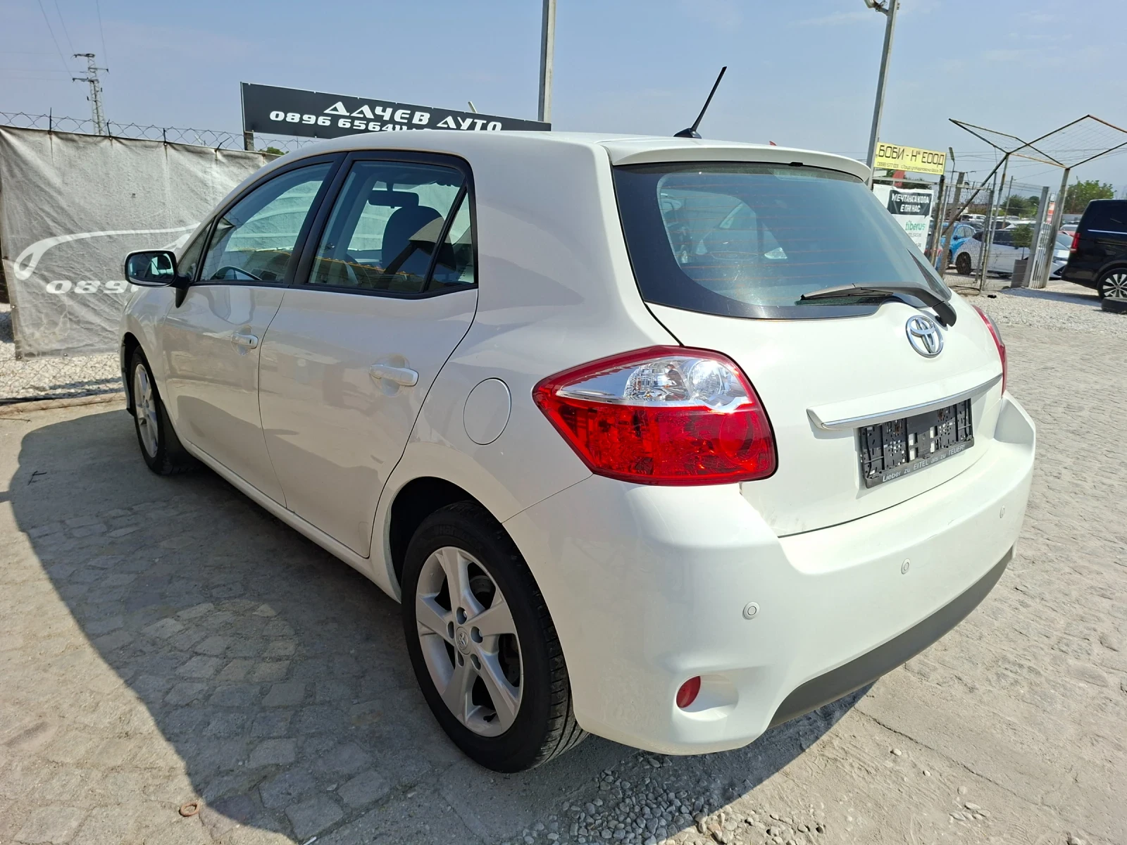 Toyota Auris 1.6i/НАВИ/6СК/2012/194000км, снимка 4 - Автомобили и джипове - 55920211