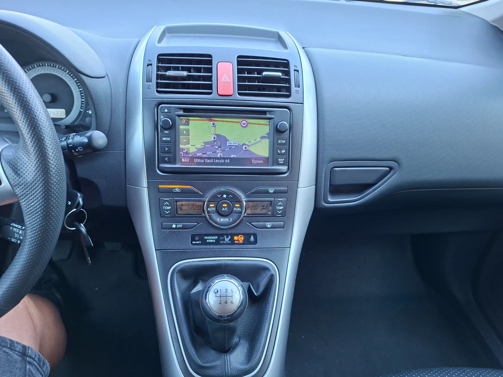 Toyota Auris 1.6i/НАВИ/6СК/2012/194000км, снимка 9 - Автомобили и джипове - 55920211