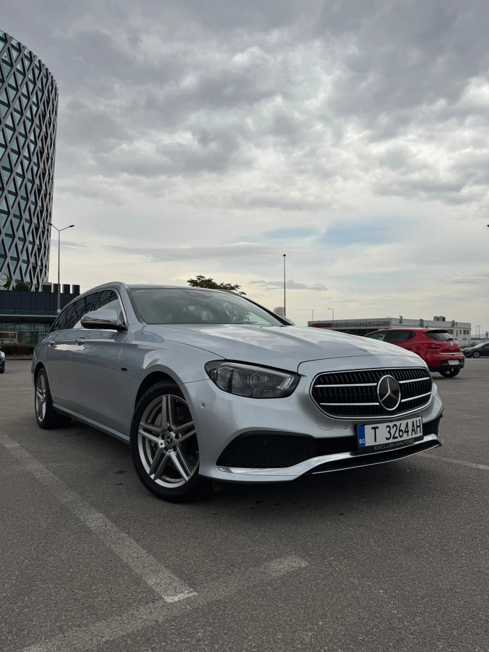 Mercedes-Benz E 300 de Avantgard Burmester, снимка 4 - Автомобили и джипове - 56451270