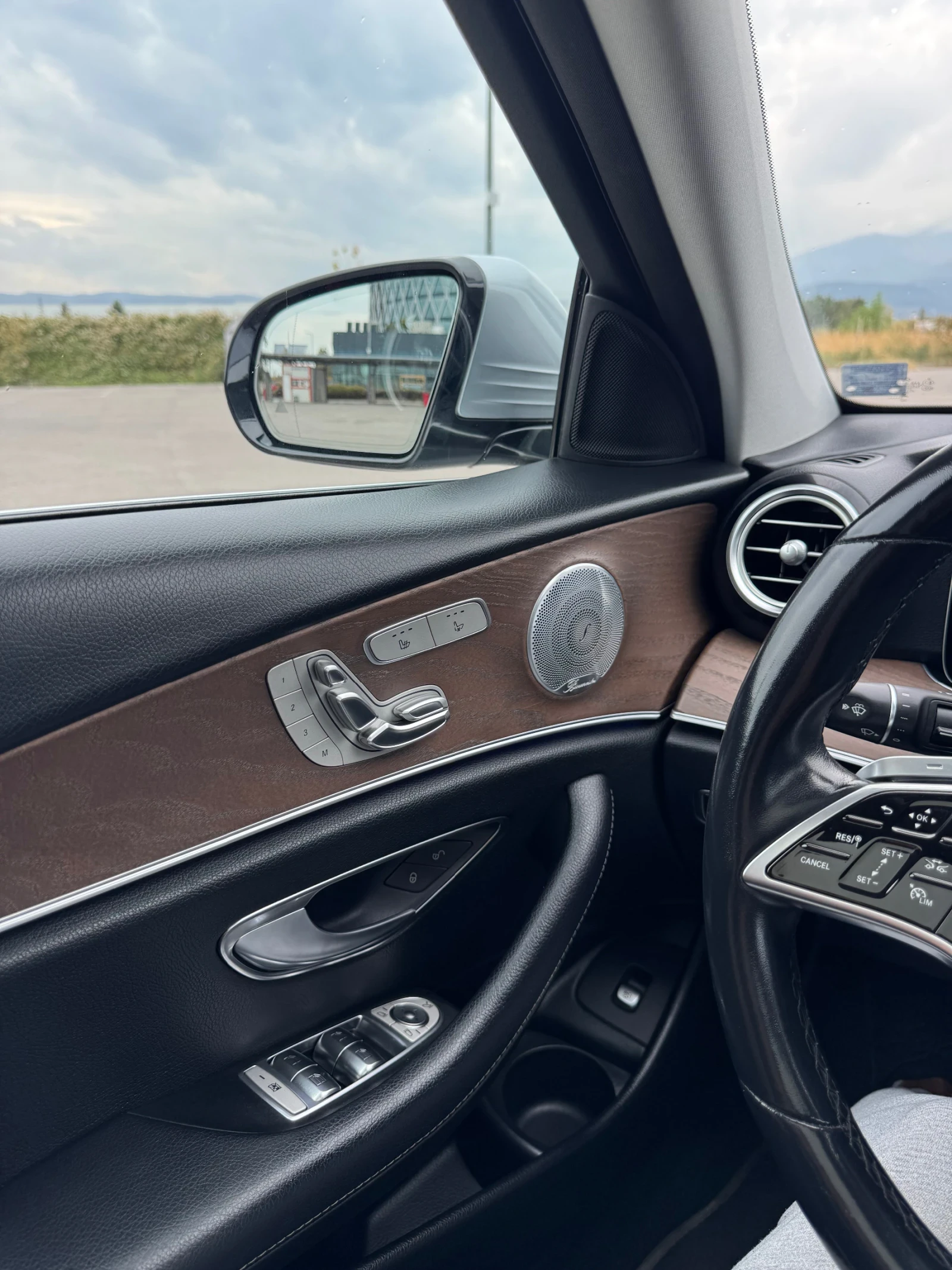 Mercedes-Benz E 300 de Avantgard Burmester, снимка 14 - Автомобили и джипове - 56451270