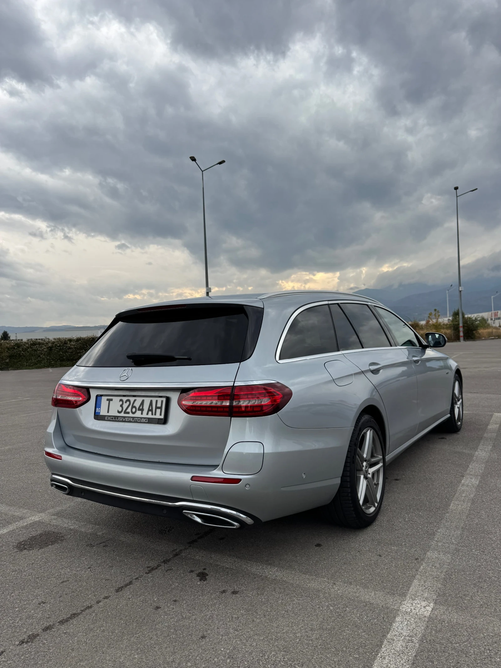 Mercedes-Benz E 300 de Avantgard Burmester, снимка 3 - Автомобили и джипове - 56451270