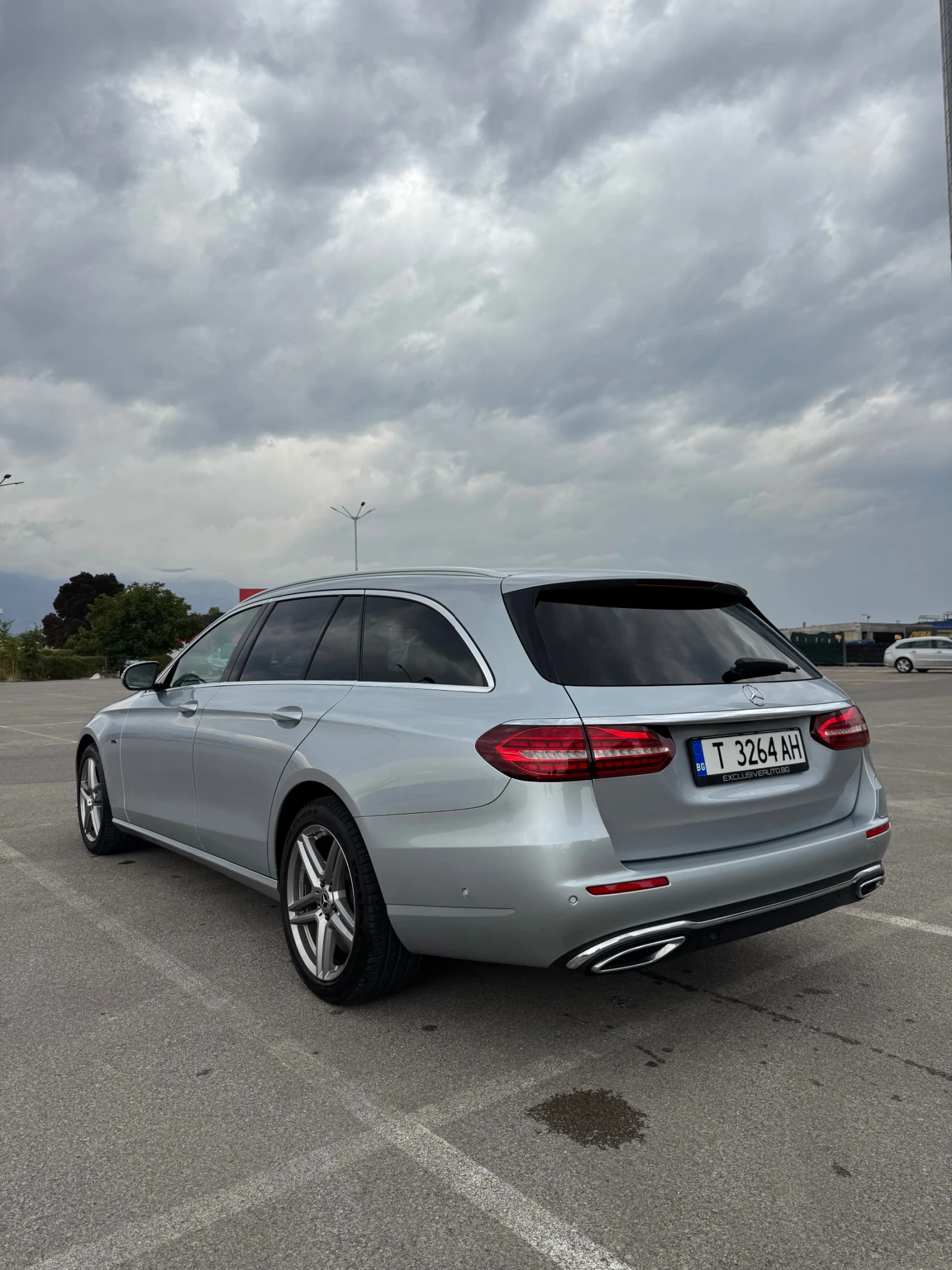 Mercedes-Benz E 300 de Avantgard Burmester, снимка 2 - Автомобили и джипове - 56451270
