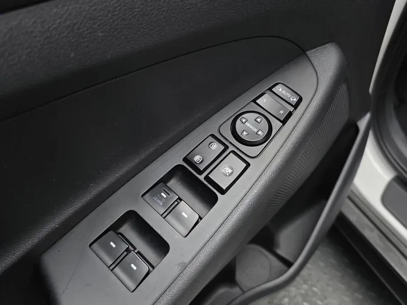 Hyundai Tucson 1.7 2WD STYLE, снимка 16 - Автомобили и джипове - 55796406