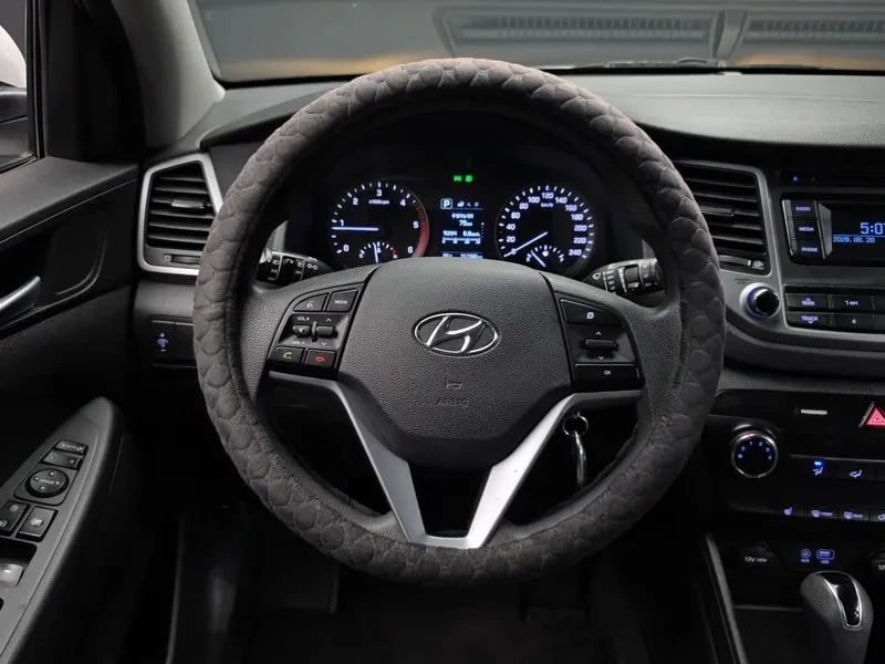 Hyundai Tucson 1.7 2WD STYLE, снимка 14 - Автомобили и джипове - 55796406