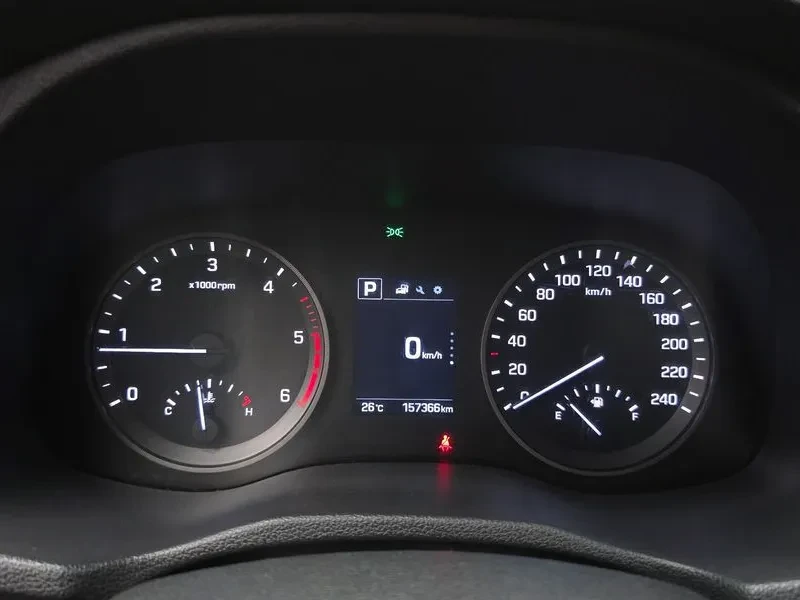 Hyundai Tucson 1.7 2WD STYLE, снимка 8 - Автомобили и джипове - 55796406
