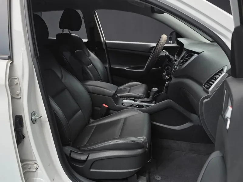 Hyundai Tucson 1.7 2WD STYLE, снимка 11 - Автомобили и джипове - 55796406