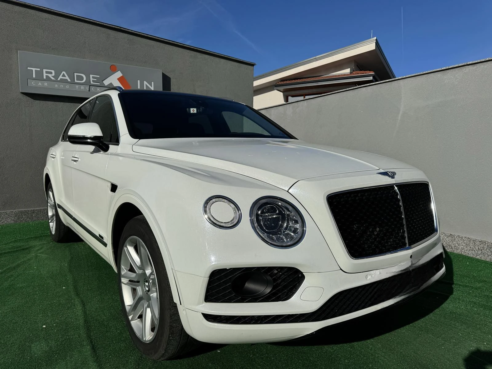 Bentley Bentayga 4.0L V8 - изображение 3