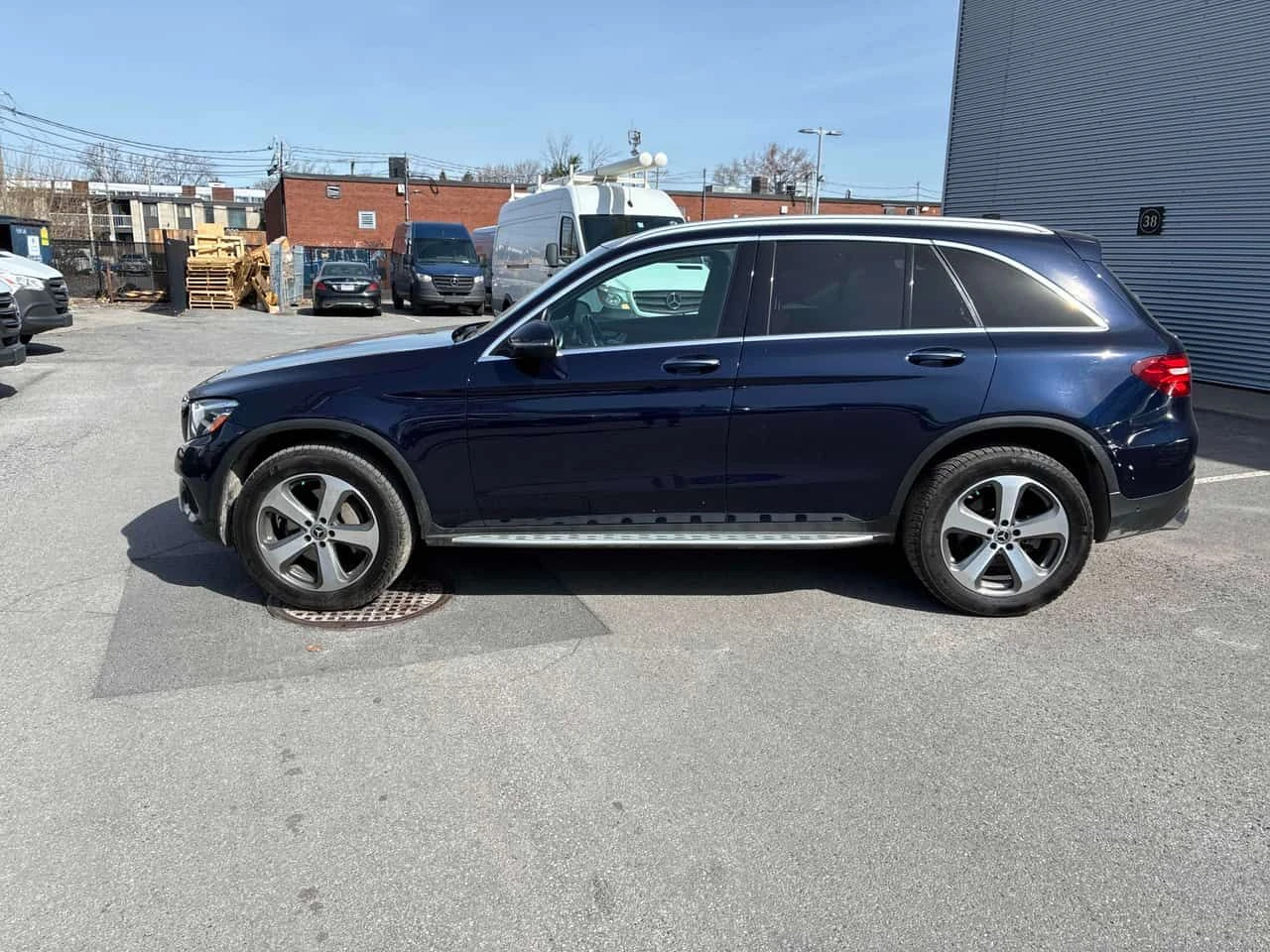 Mercedes-Benz GLC 300 4MATIC* PANORAMA* ПОДГРЕВИ* , снимка 2 - Автомобили и джипове - 54345564