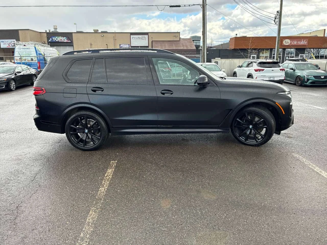 BMW X7 xDrive40i| M SPORT| SHADOW| HUD| DISTR| 360| HAR/K, снимка 4 - Автомобили и джипове - 54479877
