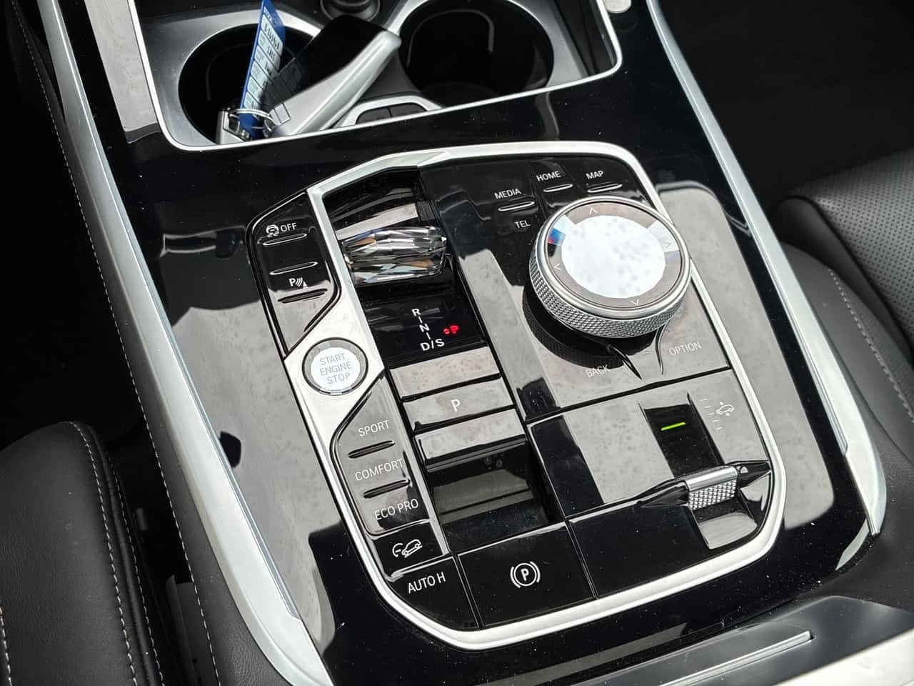 BMW X7 xDrive40i| M SPORT| SHADOW| HUD| DISTR| 360| HAR/K, снимка 12 - Автомобили и джипове - 54479877