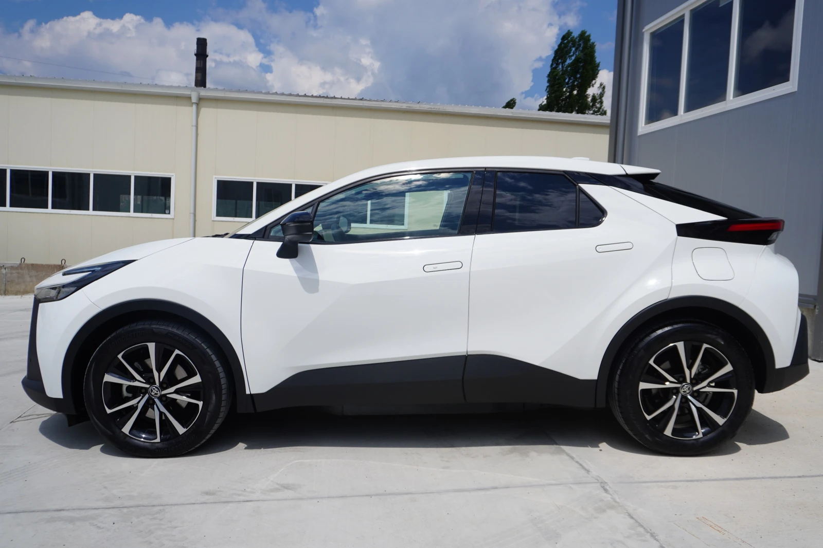 Toyota C-HR 2.0i Plug-in Hybrid 223KC, 20.000km!! ���� ���! | Mobile.bg � ����������� 2