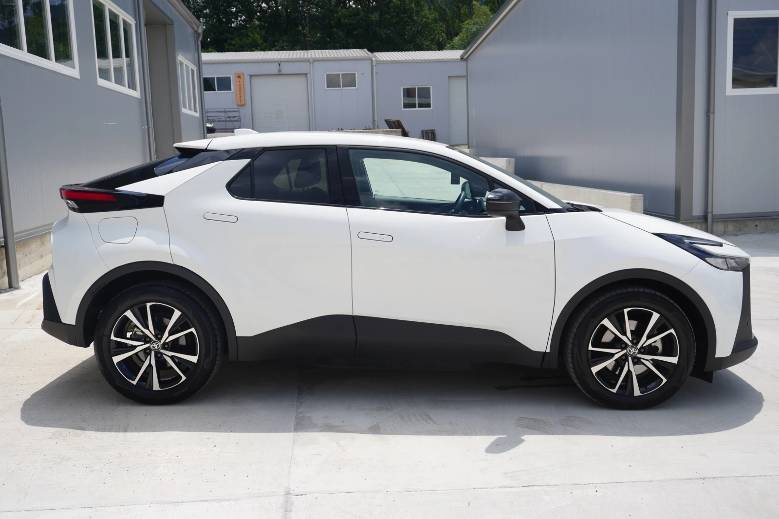Toyota C-HR 2.0i Plug-in Hybrid 223KC, 20.000km!! КАТО НОВ!, снимка 6 - Автомобили и джипове - 55221092